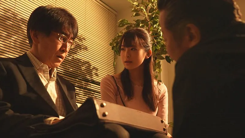 Gã chồng vay nợ bọn cho vay nặng lãi, người vợ phải bán thân để trả nợ